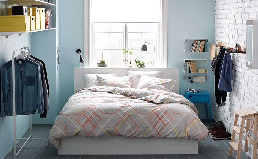 اتاق خوابی متشکل از رنگهای روشن و ملایم