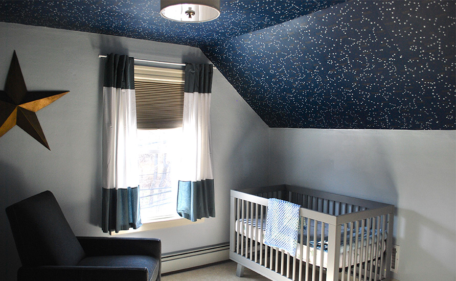 استفاده از ستاره و ماه های شبرنگ برای سقف اتاق کودک